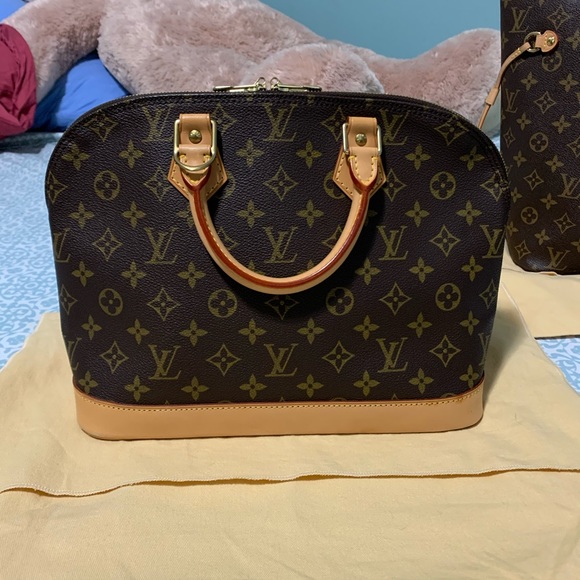 —SOLD ON INSTAGRAM— LV Alma PM